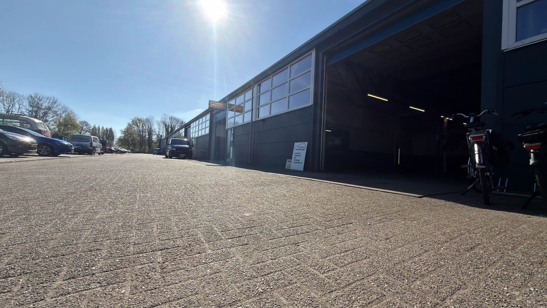 Werkplaats Autoservice Doldersum aan de Van Vlissingenstraat in Assen
